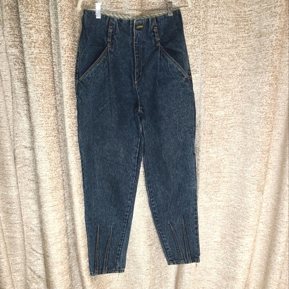 RIO Steve Mardon Denim - Vintage High Rise Jeans with Tapered Legs and Relaxed Fit
